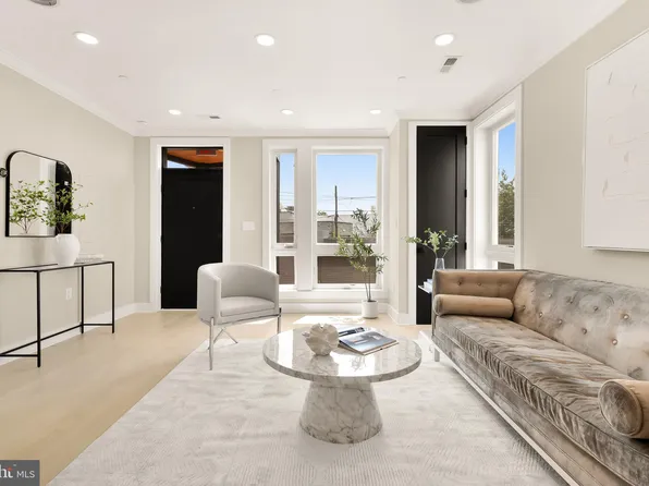 2305 Nicholson St SE #205, Washington, DC 20020