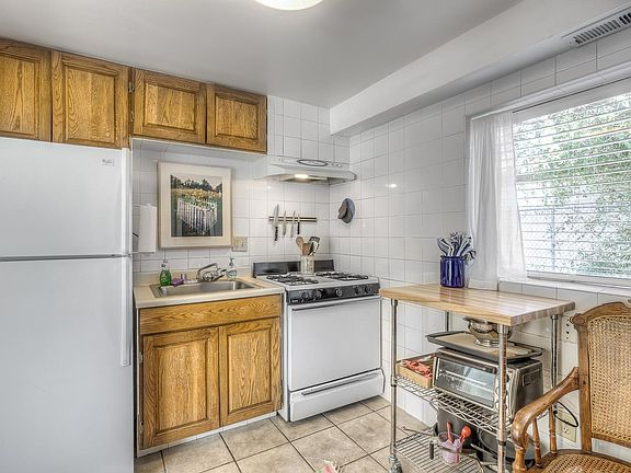 Kitchen sticked with everything you need.
