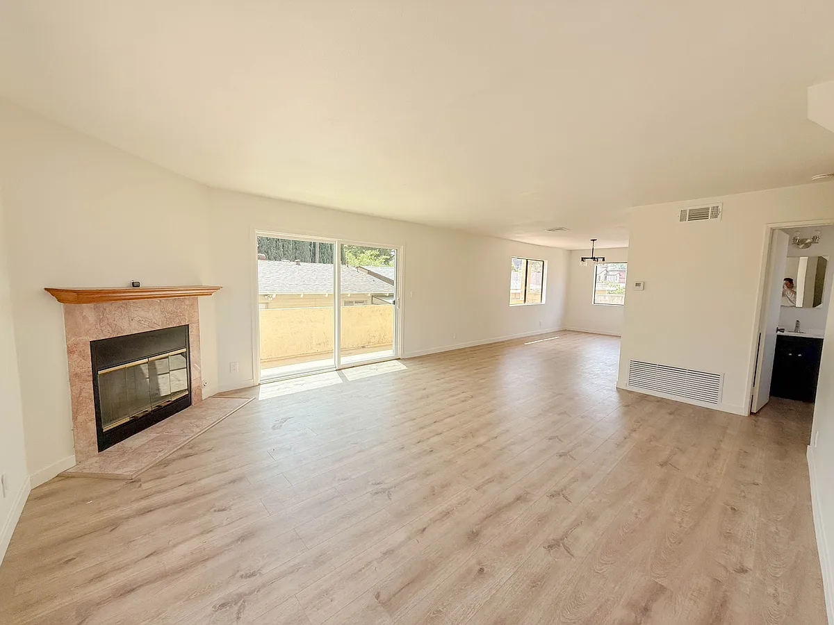 Building Photo - 201 S Moore Ave #B