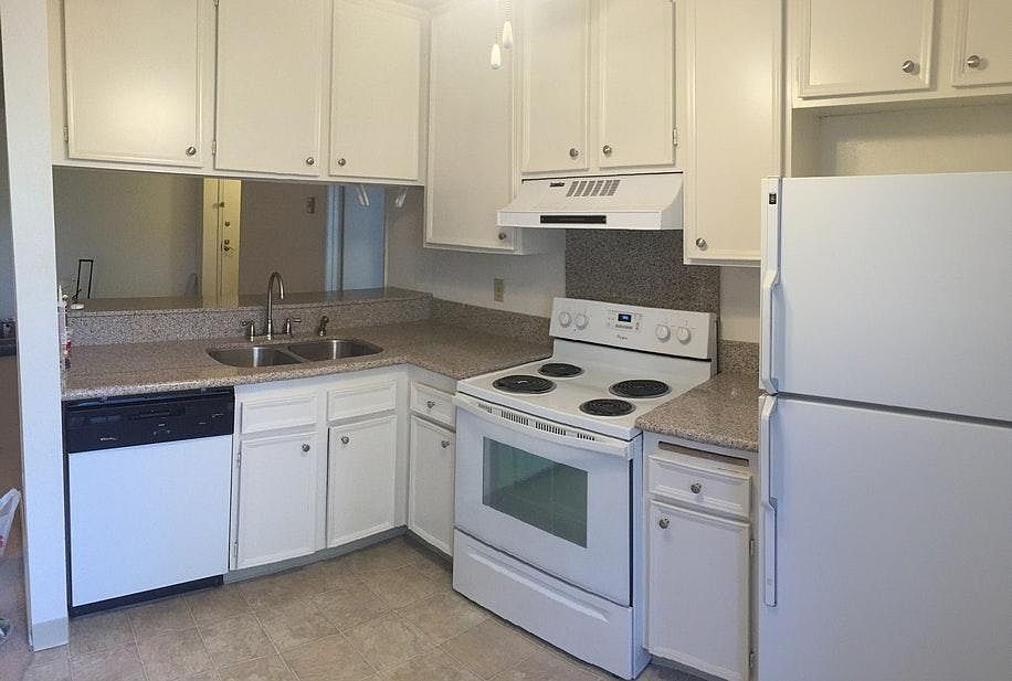 1st image of 7502 Parkway Dr Floor 3