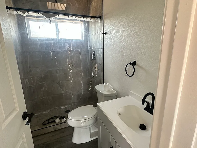 445 W Swain Rd — Photo 13