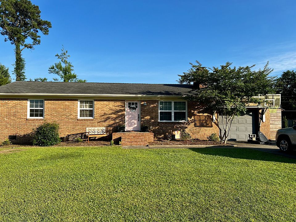 1st image of 218 Dogwood St