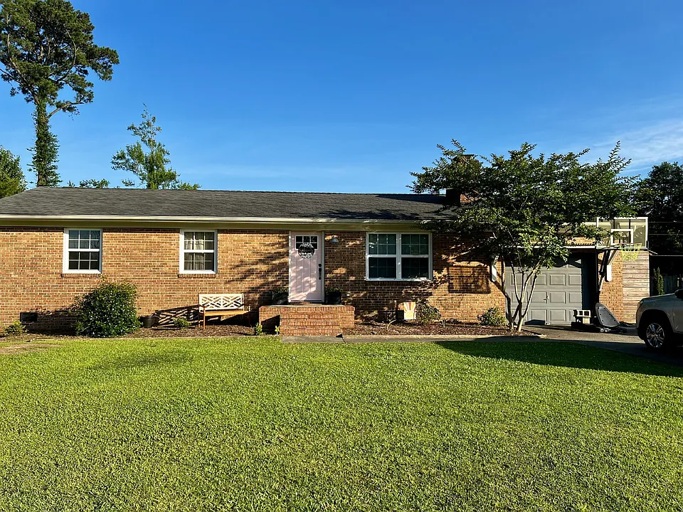 218 Dogwood St