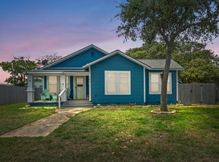 705 N Wood St, Rockport, TX 78382