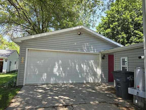 3rd image of 540 Pleasant St