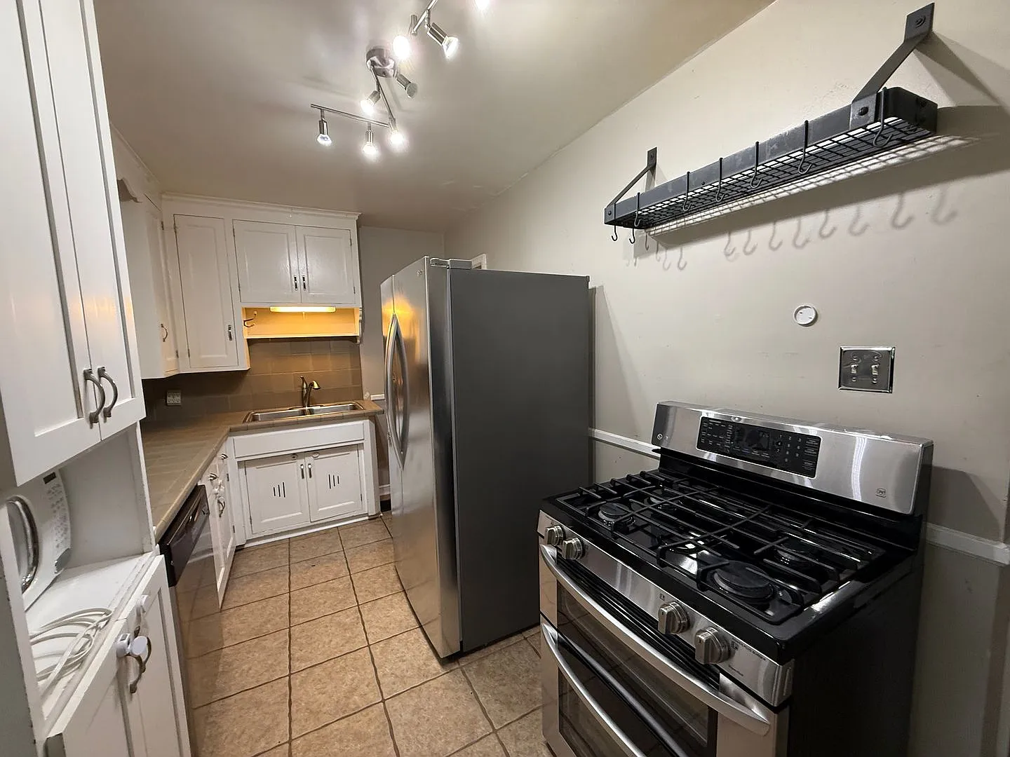 Single Family Home in Minnehaha Neighborhood — Photo 2