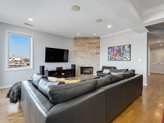 4th image of 2352 W Shakespeare Ave Unit 4A