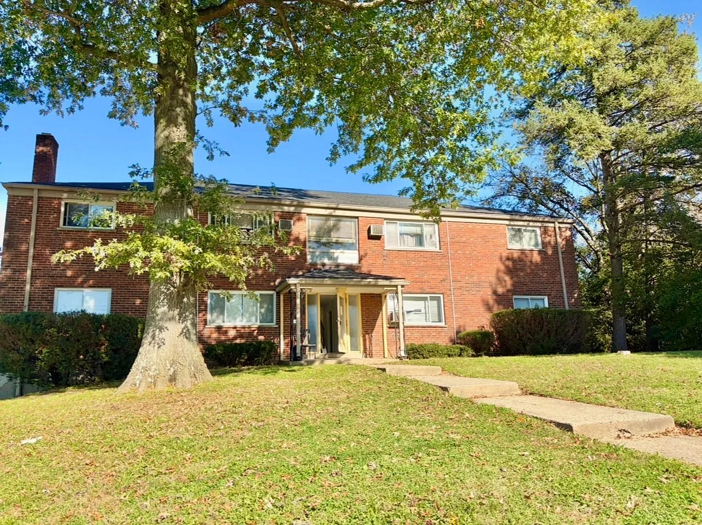 2404 Banning Road — Photo 2