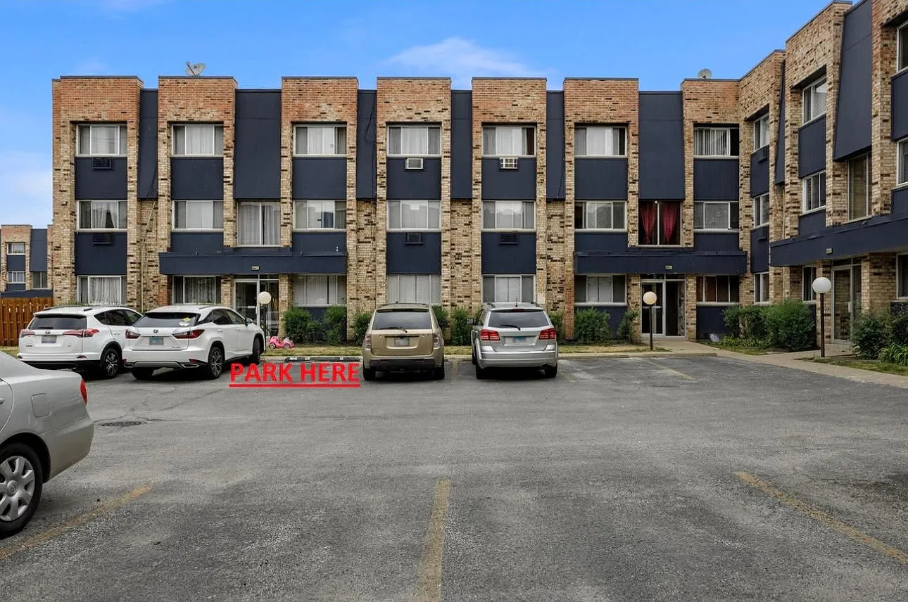 8641 W Foster Ave — Photo 1