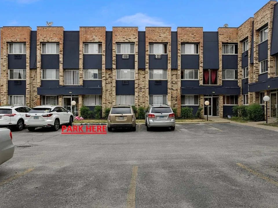 8641 W Foster Ave #1