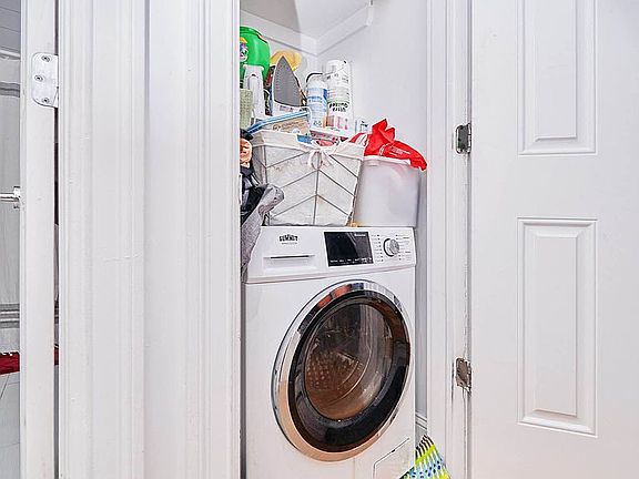 4th image of 233 E 82nd St #1CD