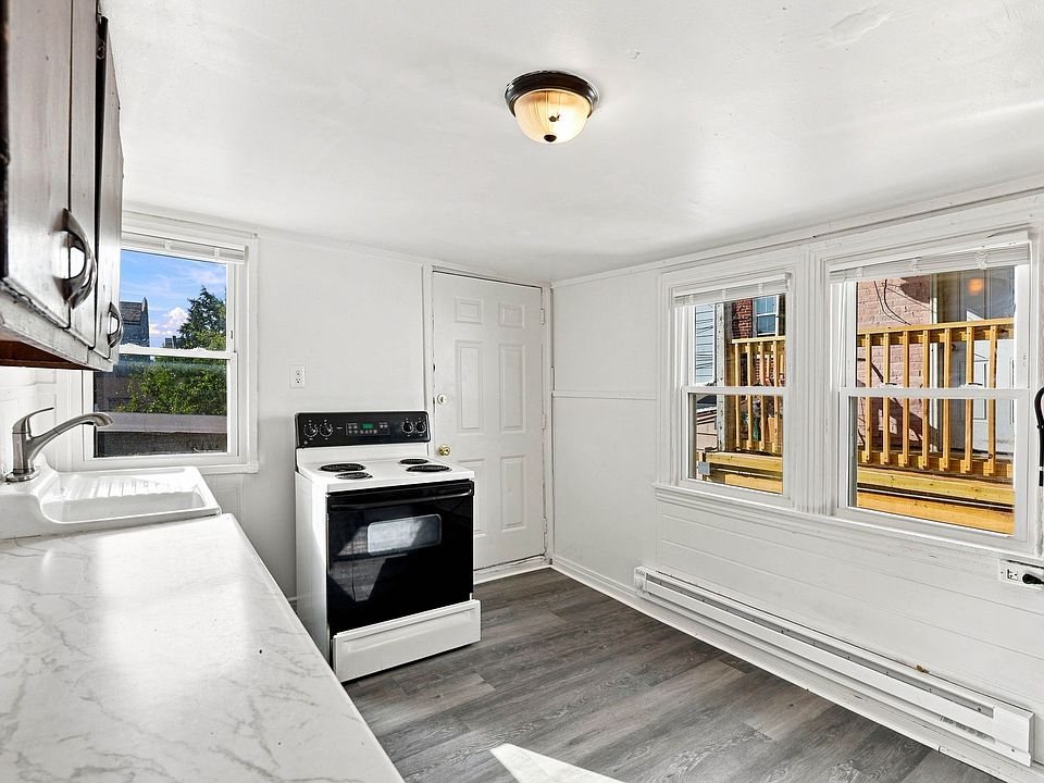 1st image of 410 Locust St APT 2