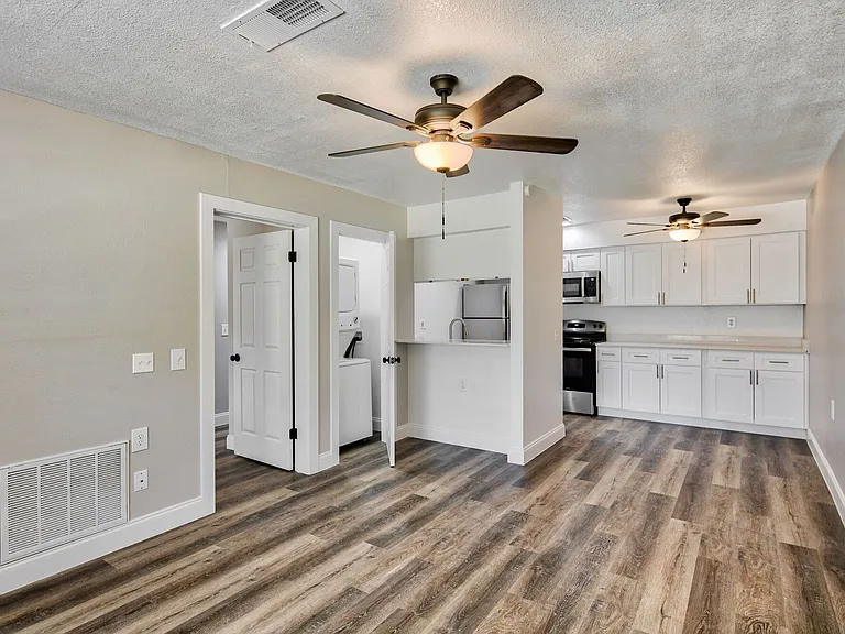 4700 King St — Photo 28