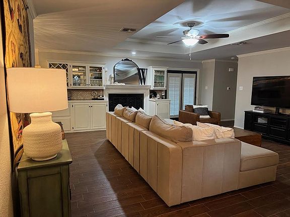 4th image of 2048 Augusta Dr