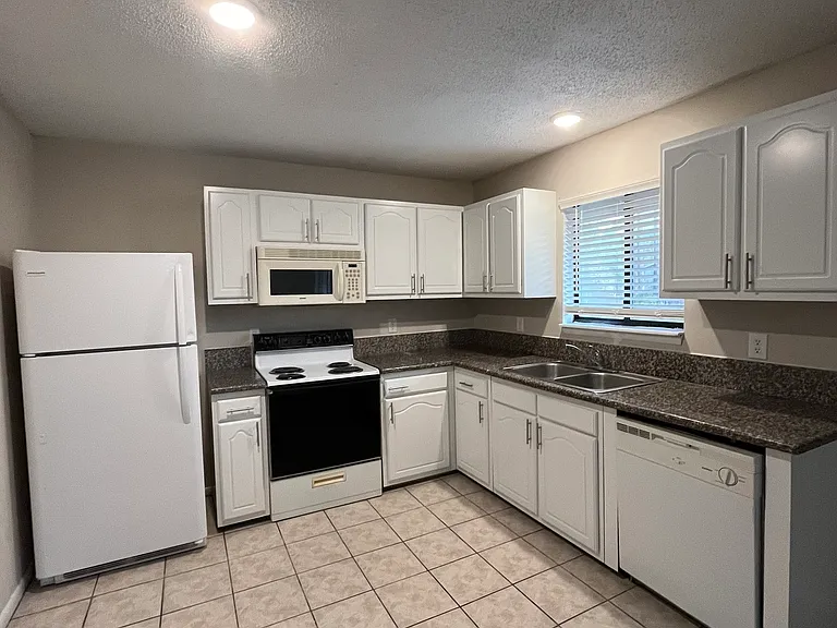 117 Sea Parc St #C — Photo 13