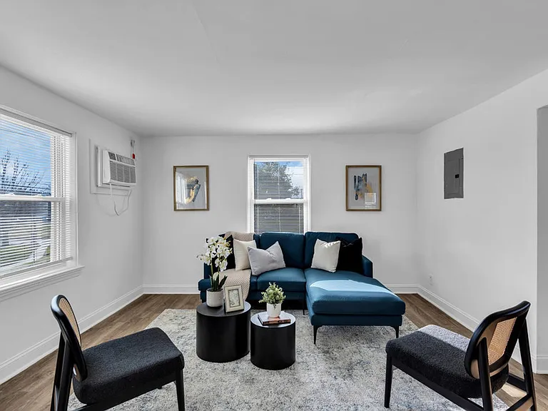 Maple Court Apartments — Photo 9
