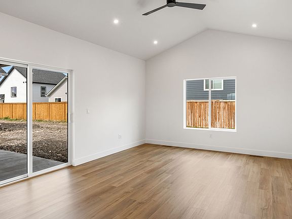 5th image of 705 Spaniel Ln