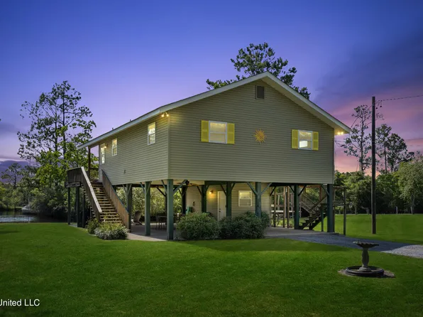 10155 Avenue D, Bay Saint Louis, MS 39520