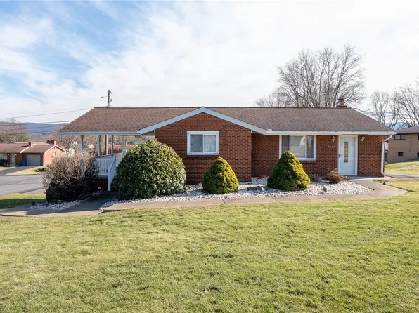 5212 Center Dr, Latrobe, PA 15650