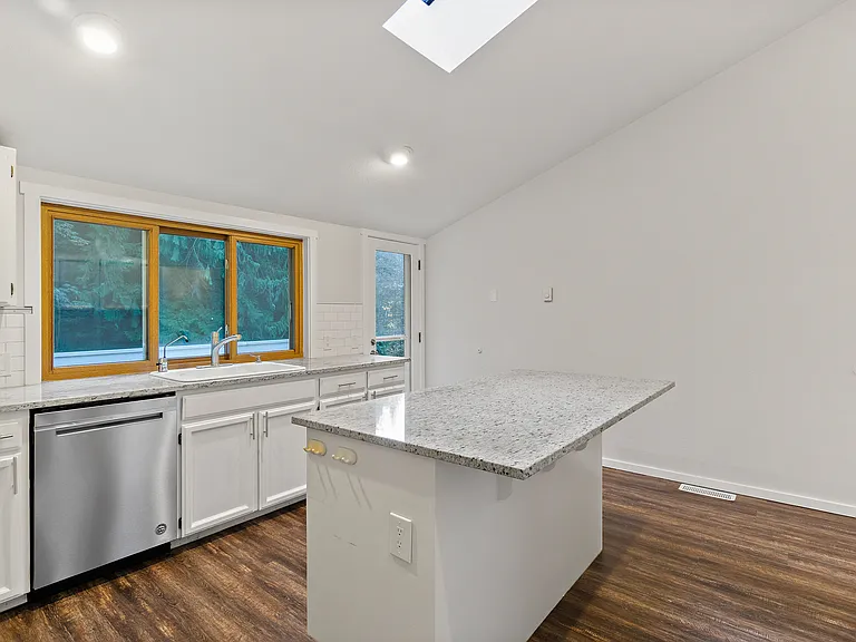 20439 NE 3rd St — Photo 3