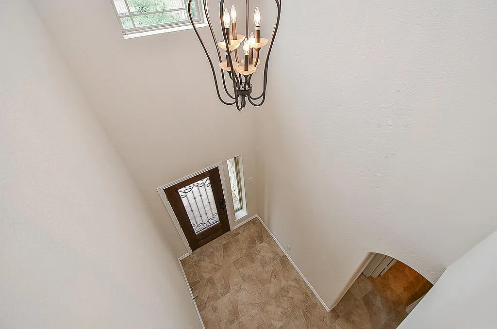 4 bed, 3.0 bath, 2765 sqft, $2,800 — Photo 3