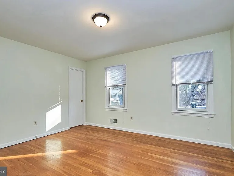 11312 Myrtle Ln — Photo 16