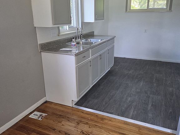 4th image of 28507 Avondale St