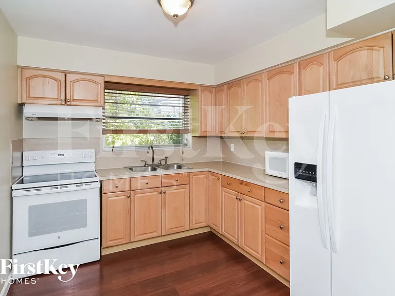 3141 SW 17th St — Photo 6