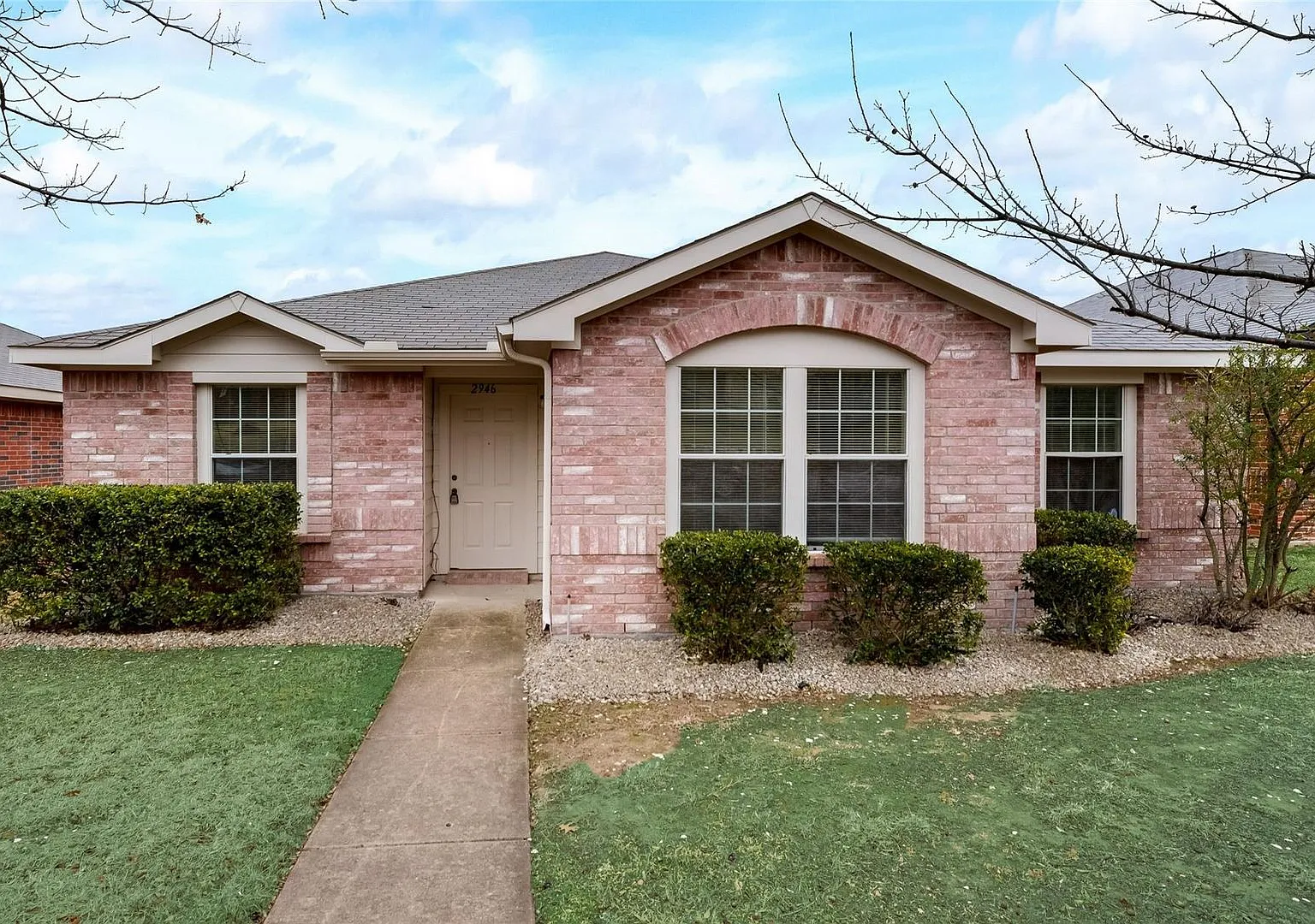 Updated Move in ready home! Lancaster ISD — Photo 1