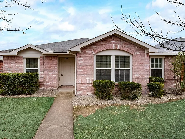 2946 Midbury Dr — Photo 1