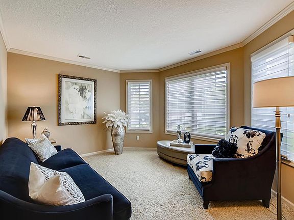 5th image of 2921 123rd Cir NE