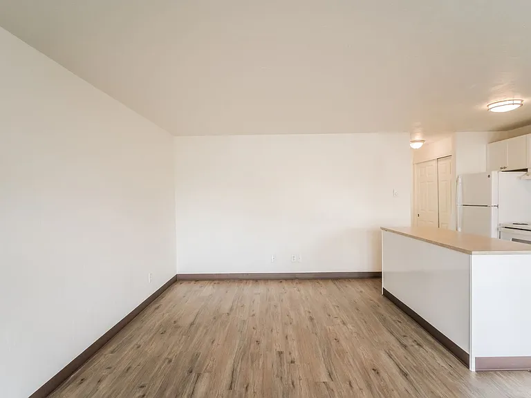 Brighton Park East Apartments — Photo 21
