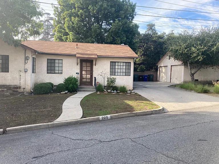 205 N Mountain Ave — Photo 1