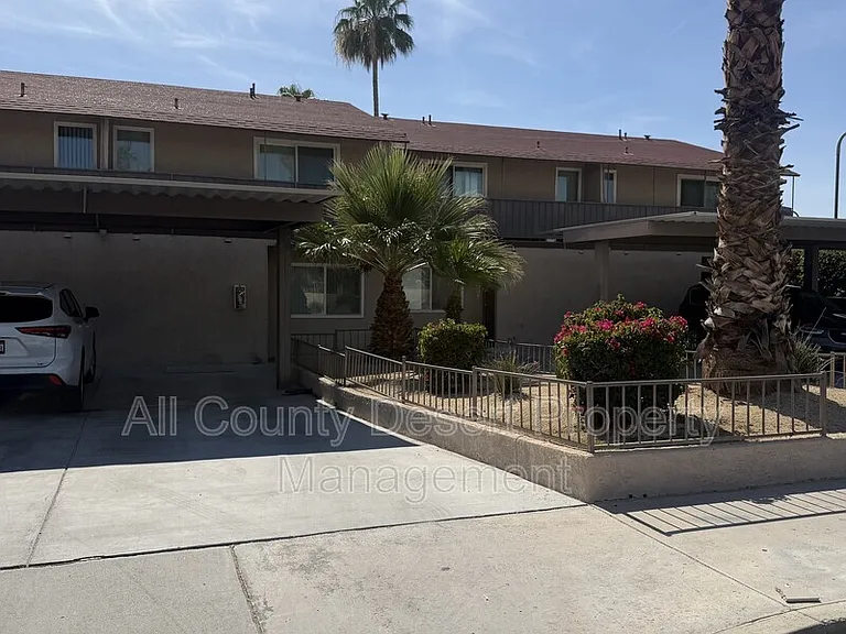 69180 Victoria Dr #8 — Photo 2
