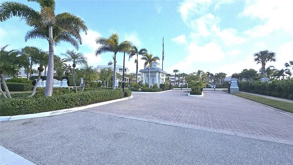3 bed, 2.0 bath, 1729 sqft, $1,925 — Photo 1