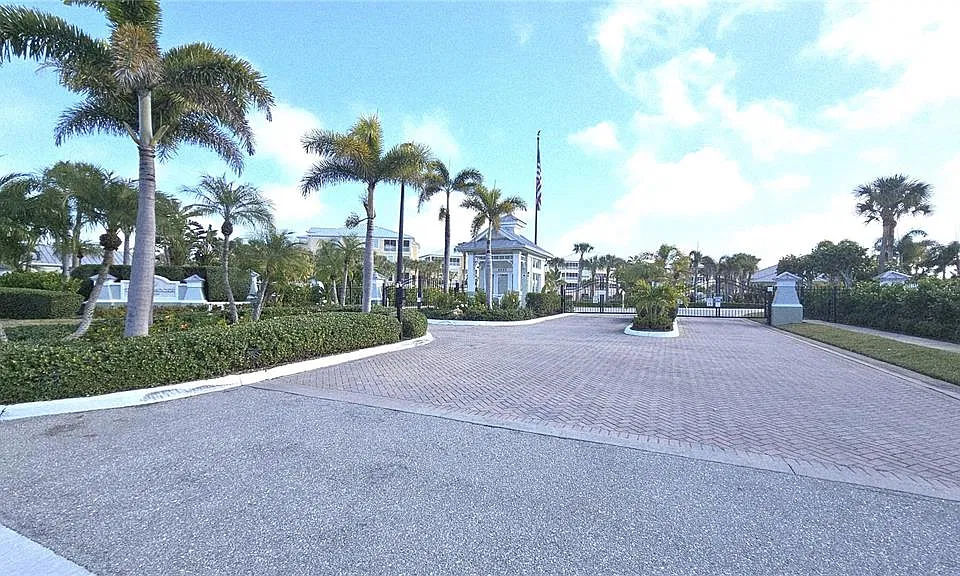 8571 Amberjack Cir #102