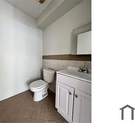 2587 Bainbridge Ave #A — Photo 7