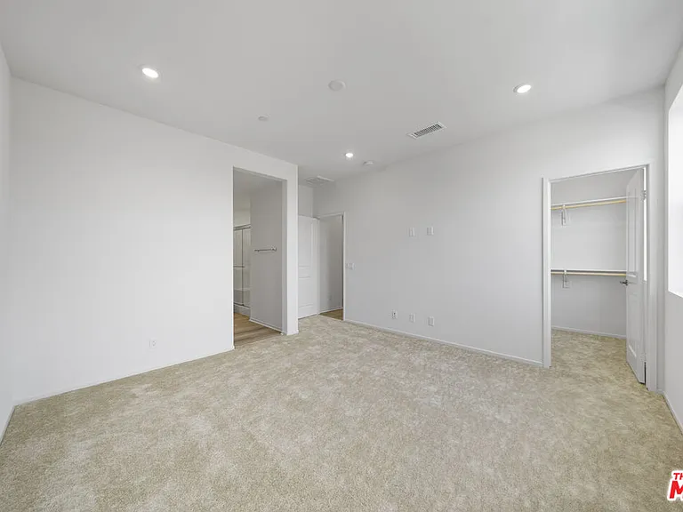 16151 Linden Ln #16151 — Photo 4