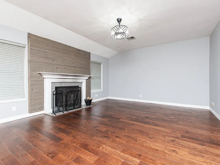3003 Oakwood Dr — Photo 3
