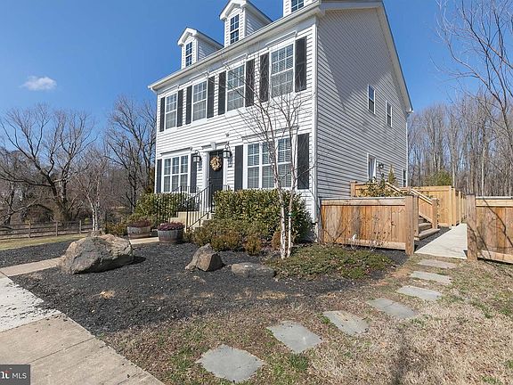 2nd image of 1036 E College Pkwy