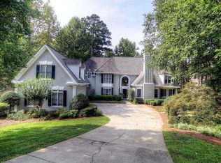 105 Grogans Lake Dr, Sandy Springs, GA 30350