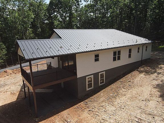 3rd image of 128 Hemlock Ridge Rd
