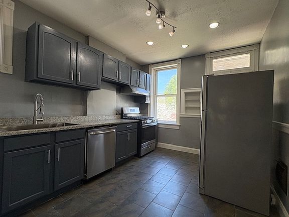3rd image of 3137 Shenandoah Ave