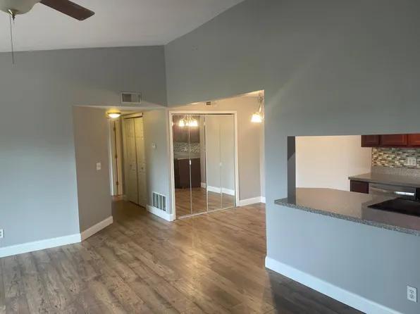 1211 Mangrove Ln APT 9, Saint Louis, MO 63125