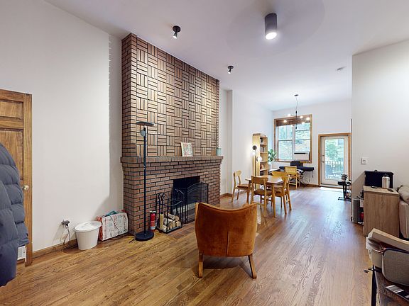 3rd image of 308 W 77th St APT 8