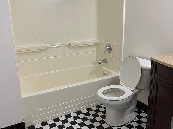 3rd image of 194 Tompkins Ave #1-C