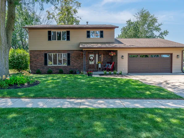 1007 Brookview Dr, De Witt, IA 52742