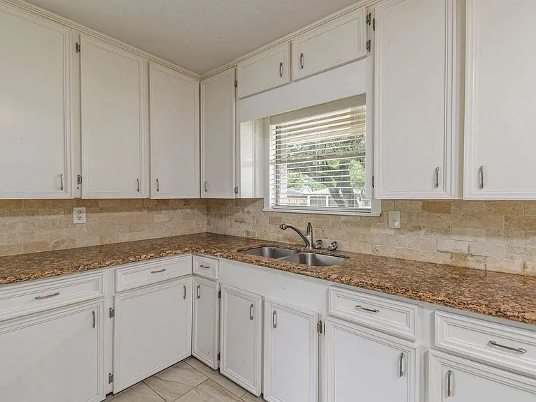 1509 N San Jacinto St — Photo 9
