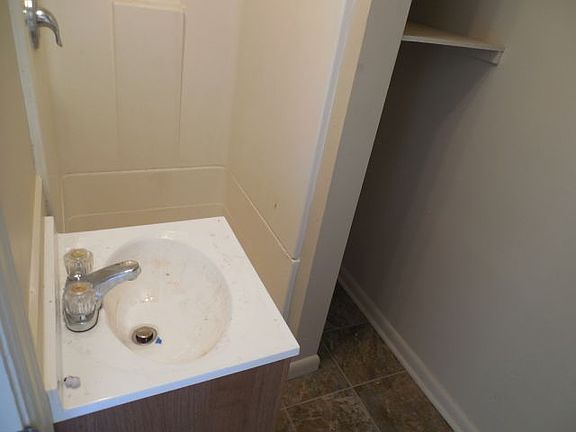 4th image of 114 1/2 S 31st St