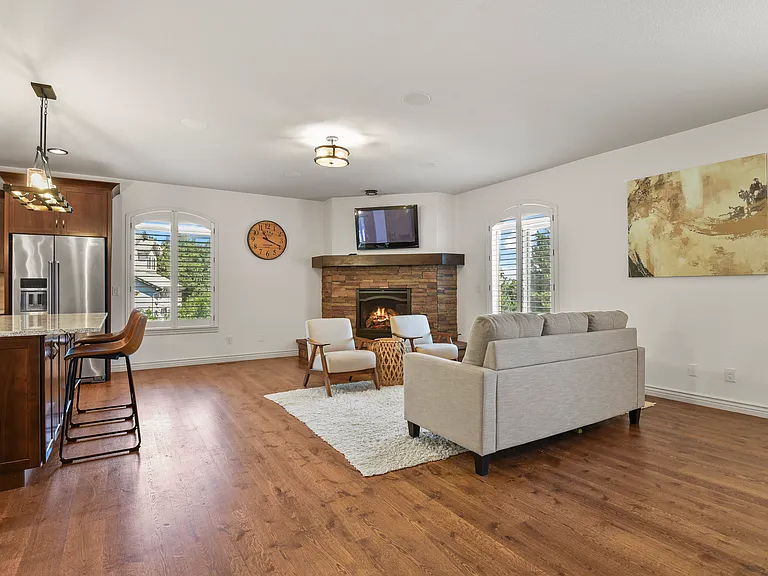 5440 Broadmoor Bluffs Dr — Photo 8